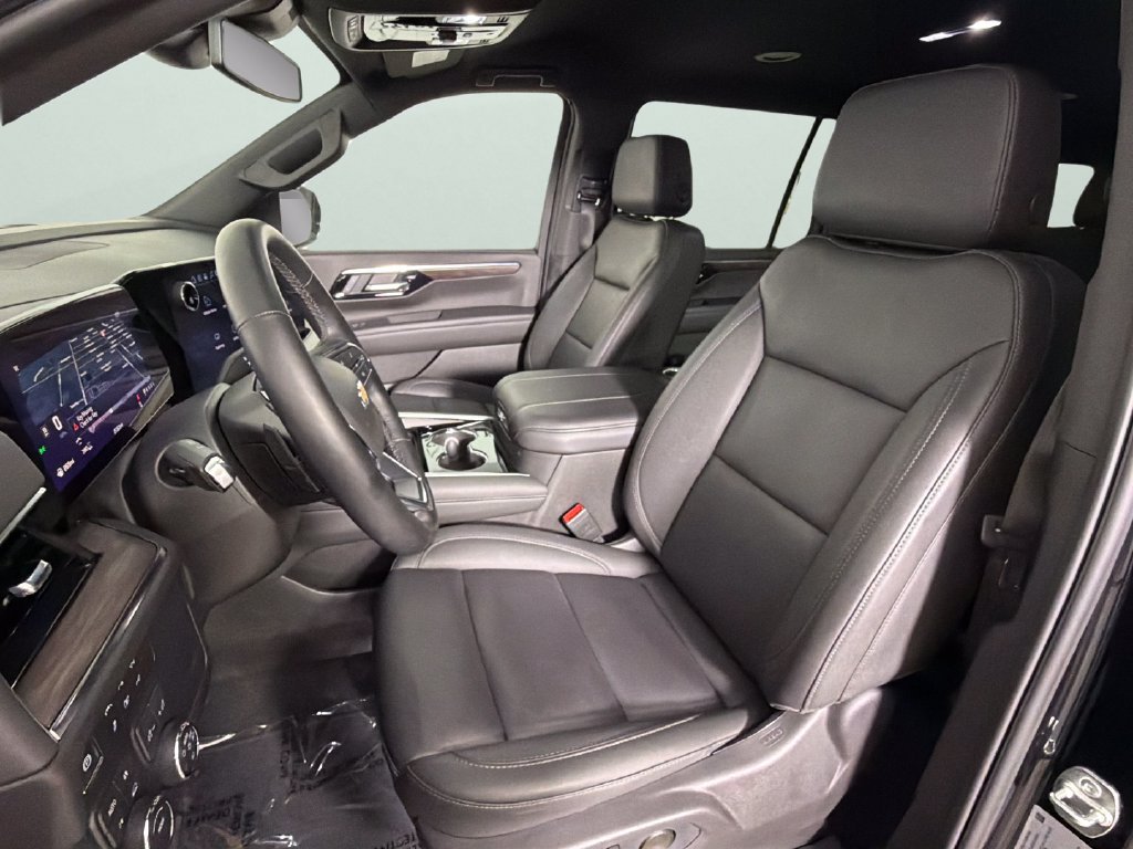 Used 2026 Chevrolet Suburban LT w/ Comfort Package AWD/4WD image 18