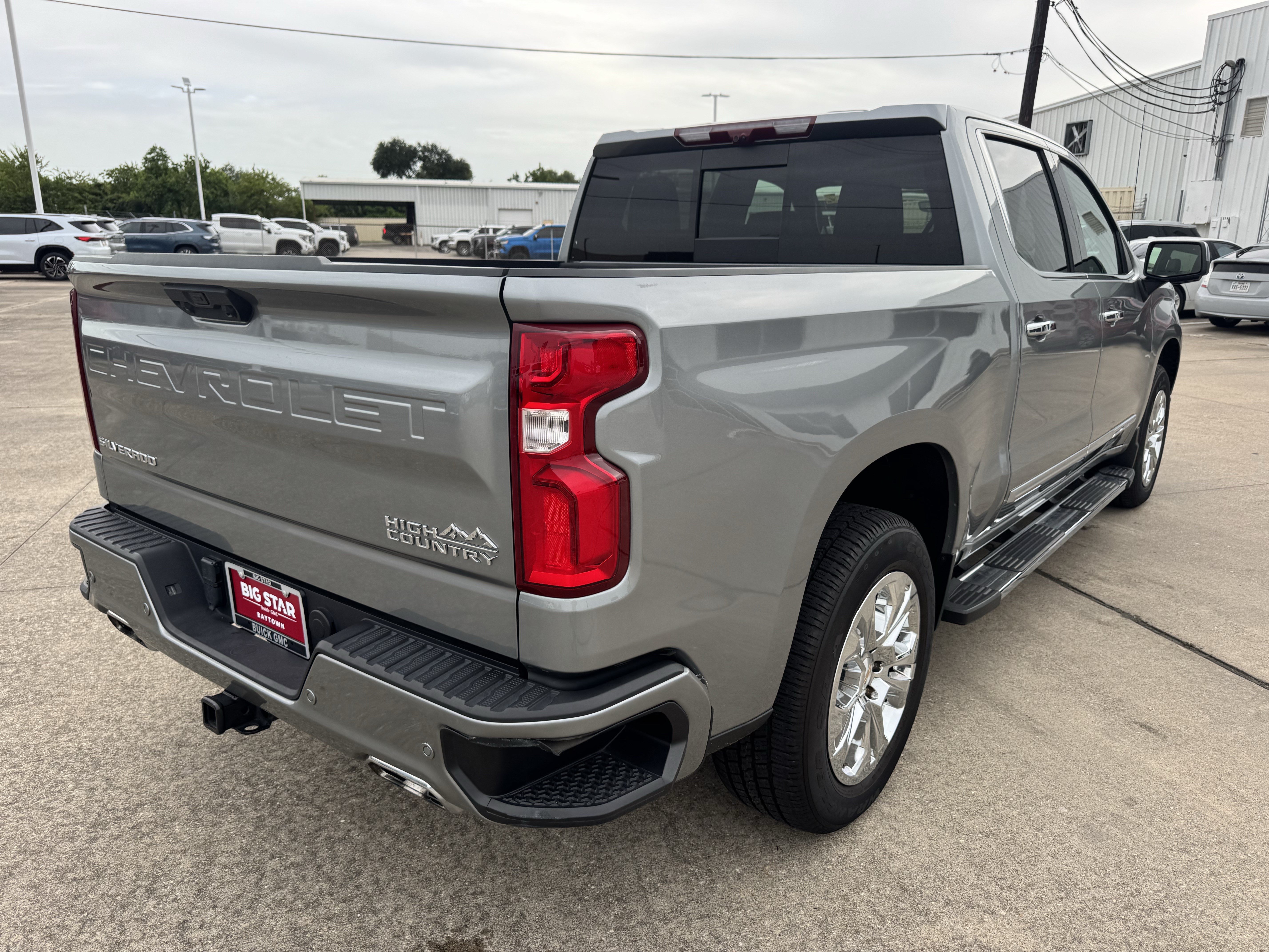 Used 2024 Chevrolet Silverado 1500 High Country w/ Technology Package AWD/4WD image 6