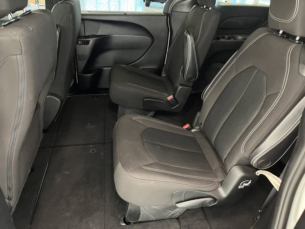 Used 2021 Chrysler Pacifica Touring w/ Cold Weather Group image 28