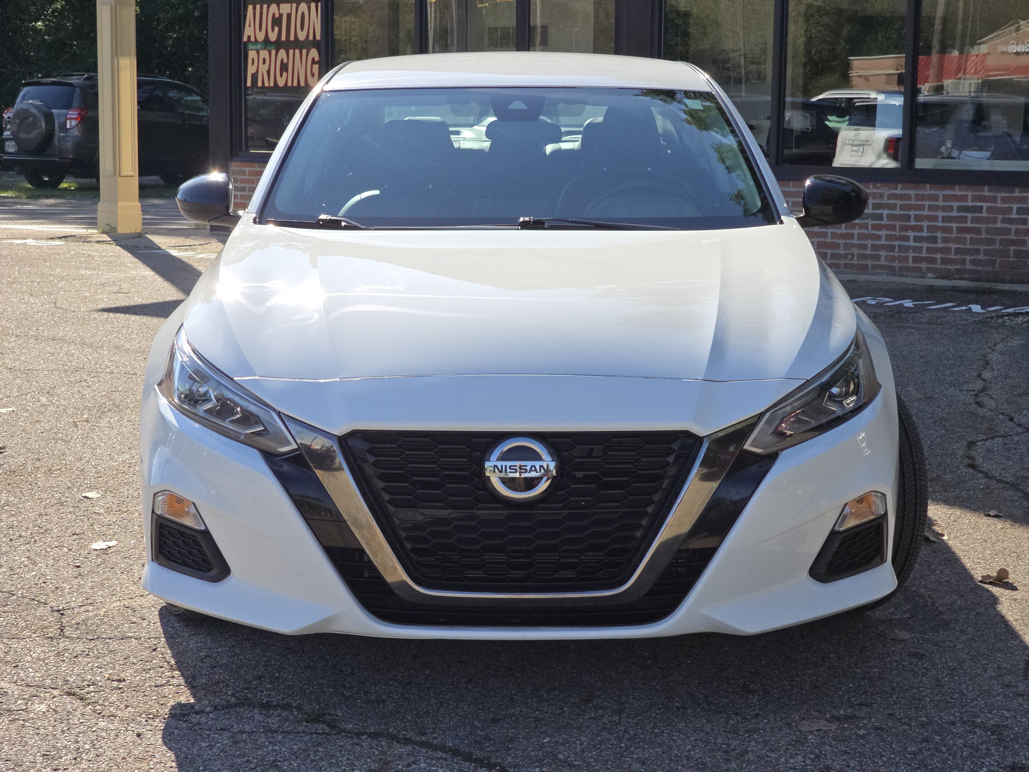 Used 2021 Nissan Altima 2.5 SR FWD image 2