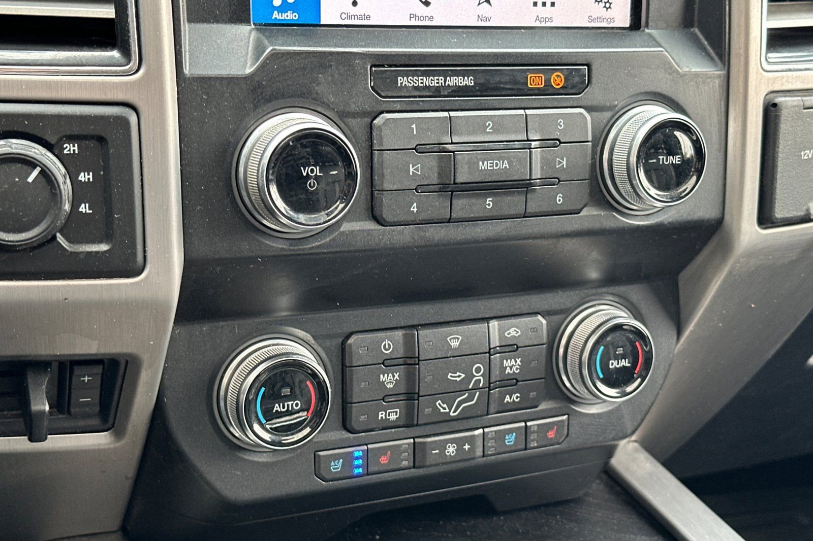 Used 2019 Ford F250 Platinum w/ Platinum Ultimate Package image 19