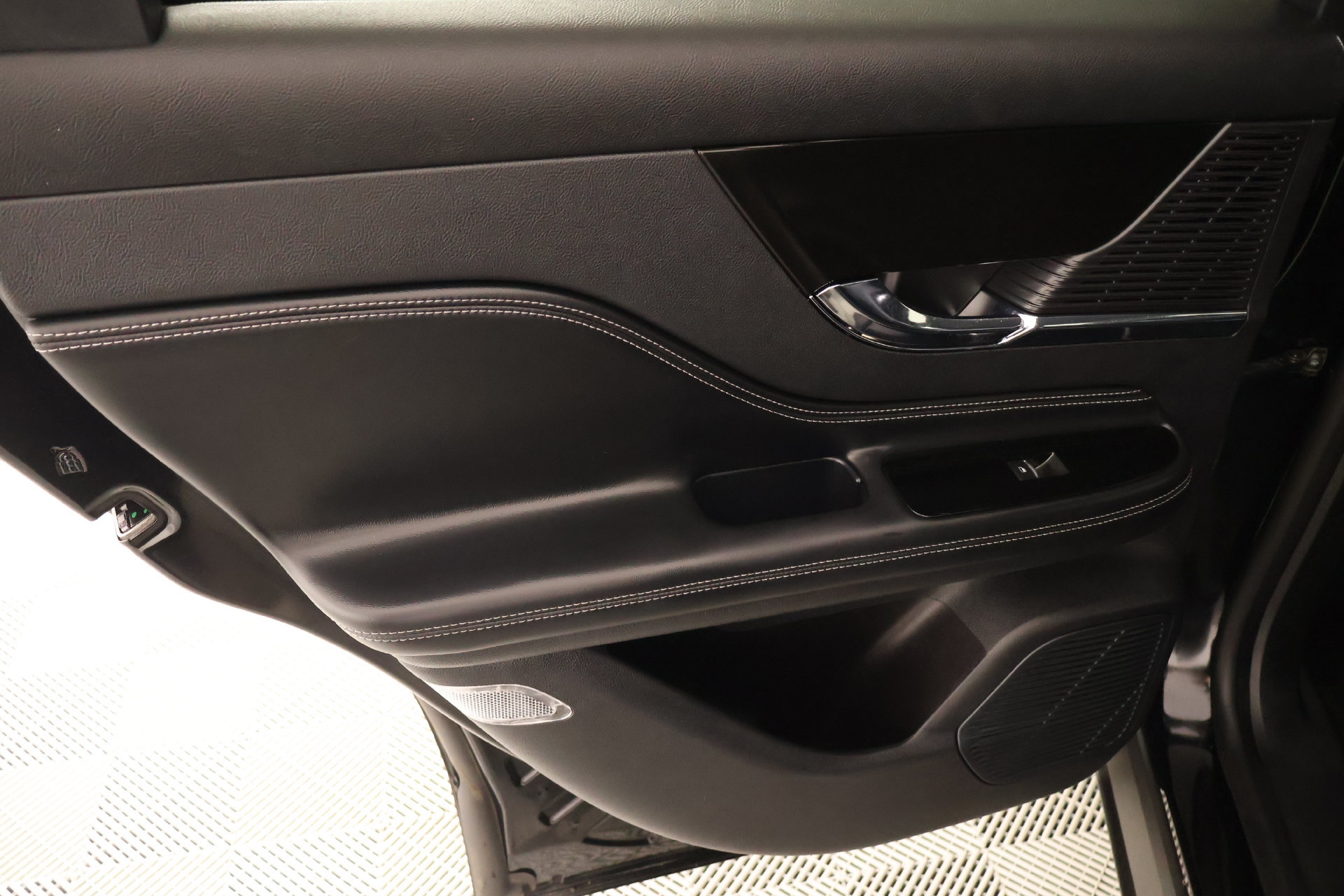 Used 2022 Lincoln Corsair FWD image 16