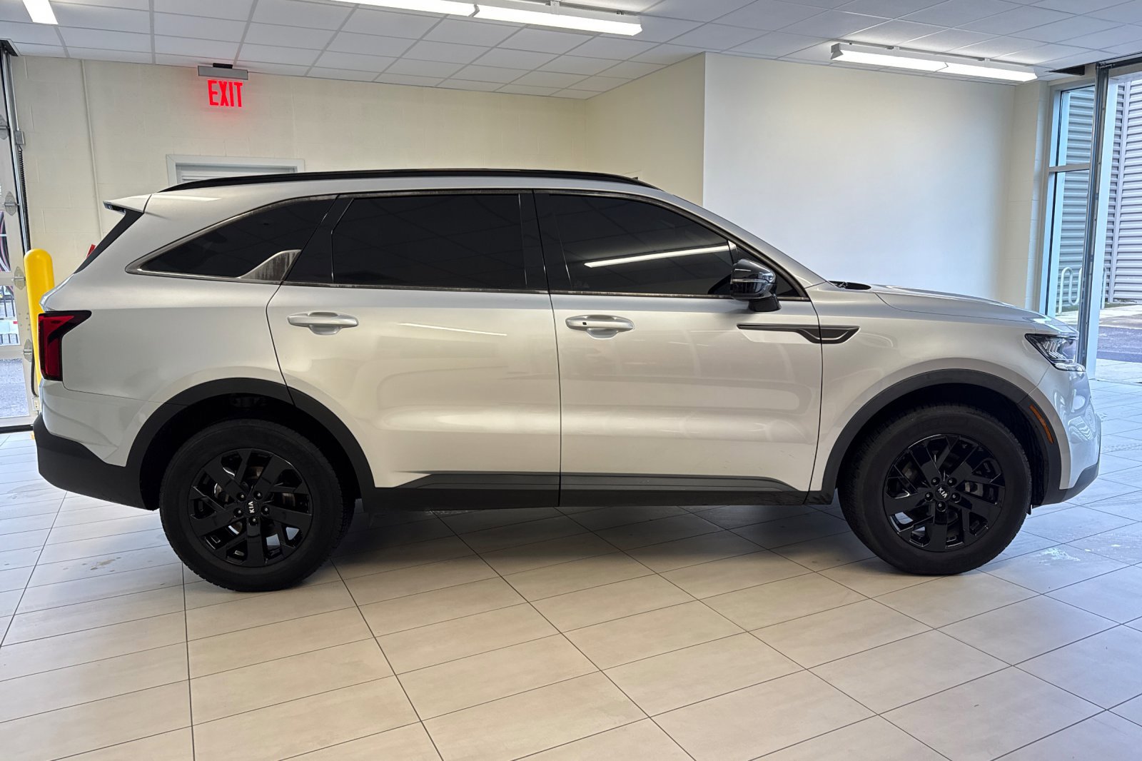 Used 2021 Kia Sorento S w/ Panoramic Sunroof Package image 3
