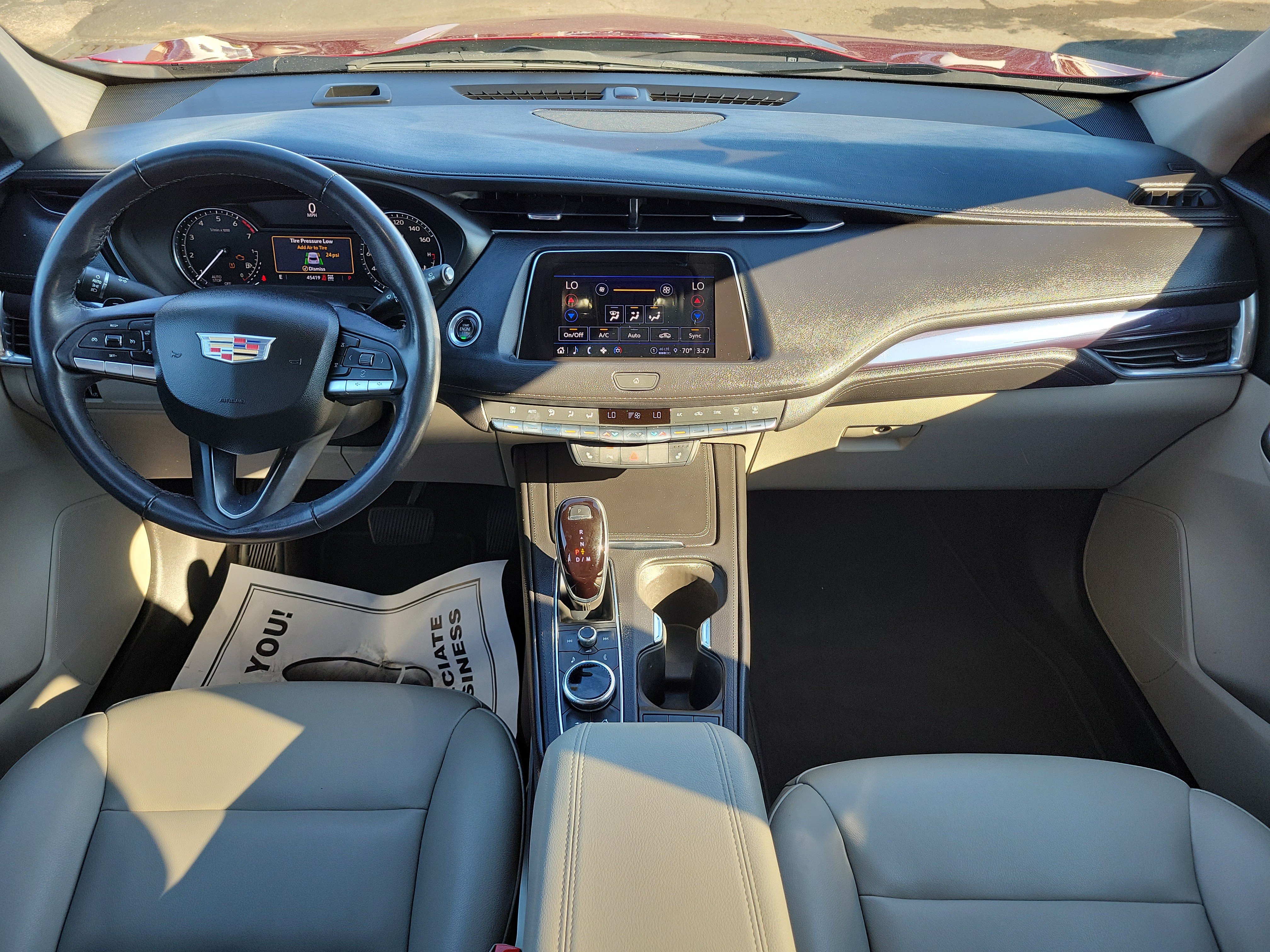 Used 2022 Cadillac XT4 Luxury w/ Cold Weather Package AWD/4WD image 10