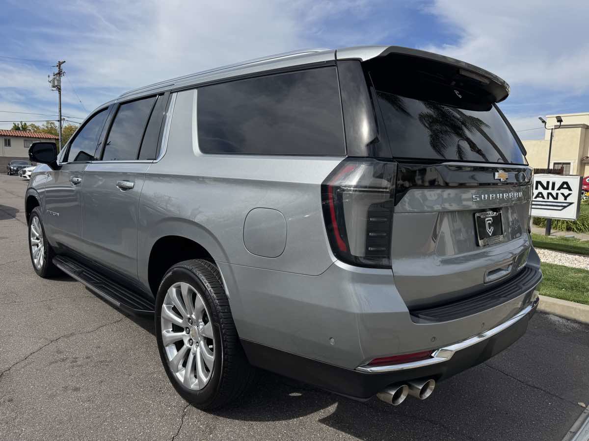 Used 2025 Chevrolet Suburban Premier image 4
