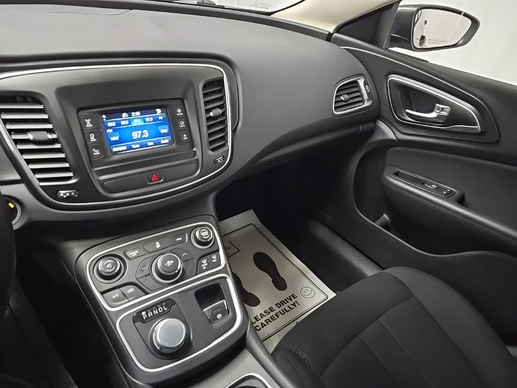 Used 2015 Chrysler 200 Limited w/ Convenience Group image 25