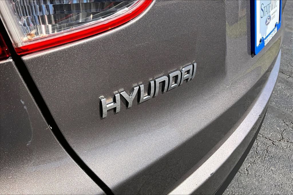 Used 2011 Hyundai Tucson GLS w/ Navigation Pkg 2 FWD image 33