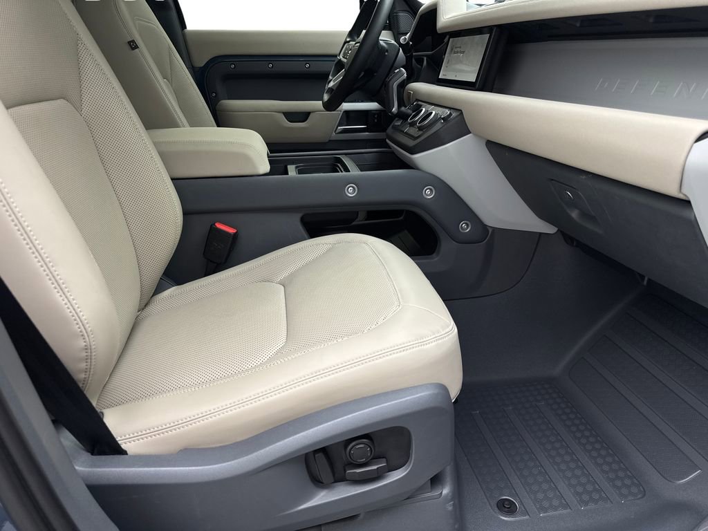 Used 2023 Land Rover Defender 110 SE AWD/4WD image 45