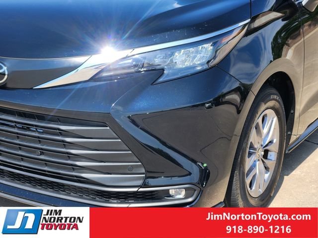 Used 2026 Toyota Sienna XLE FWD image 10