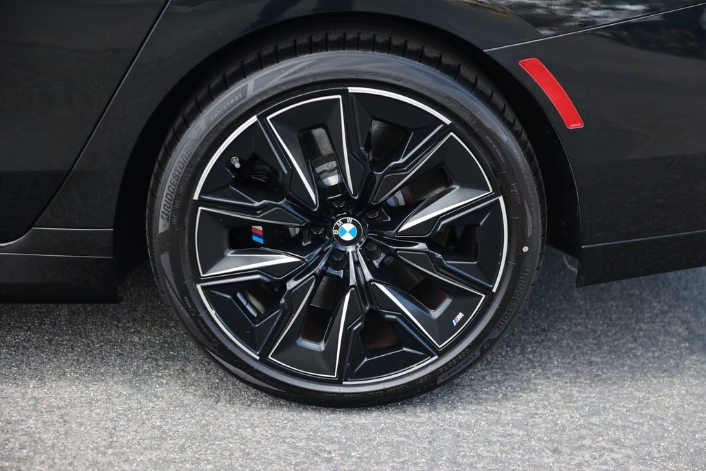 Used 2023 BMW 760i xDrive AWD/4WD image 10