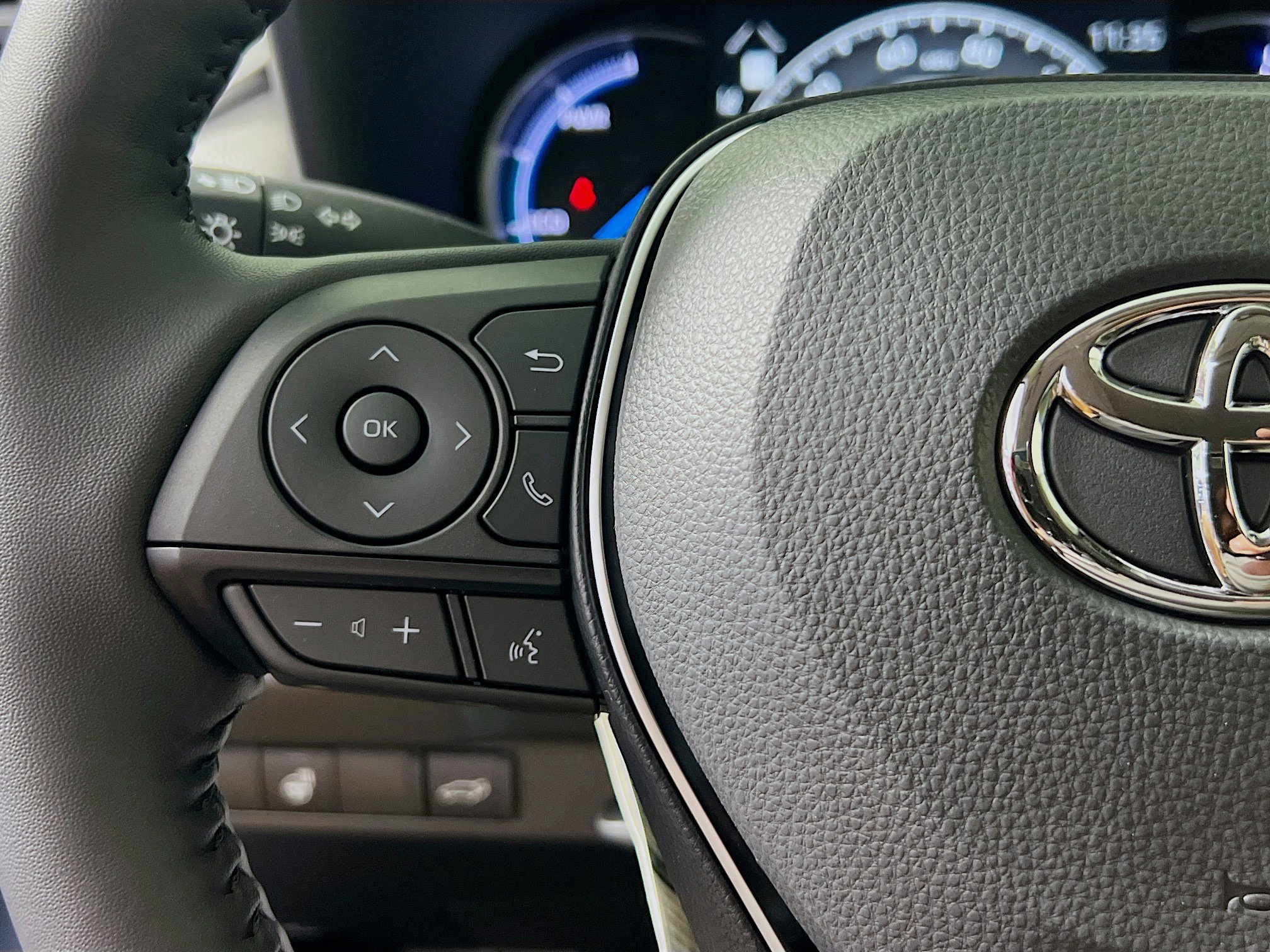 New 2025 Toyota RAV4 XLE image 18