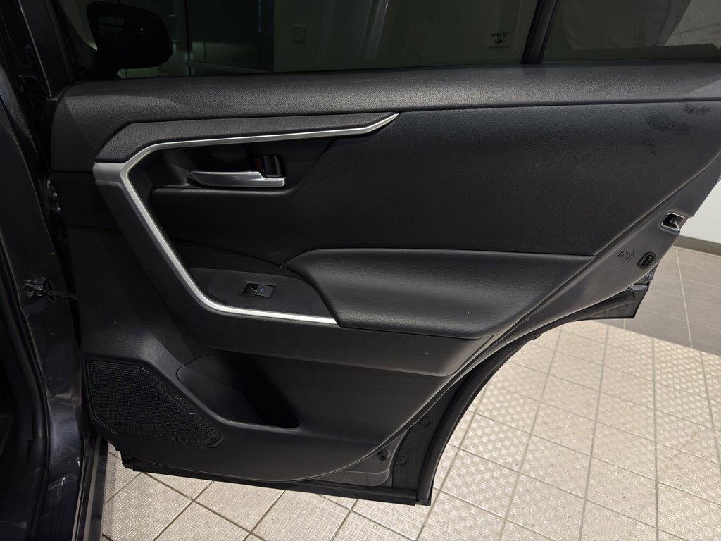 Used 2022 Toyota RAV4 XLE image 23