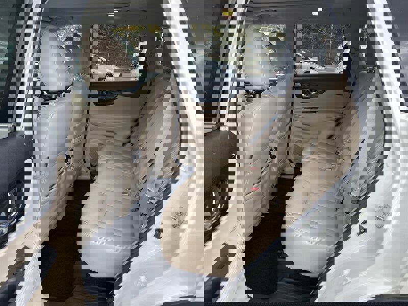 Used 2018 Nissan Rogue SL w/ Premium Package image 11