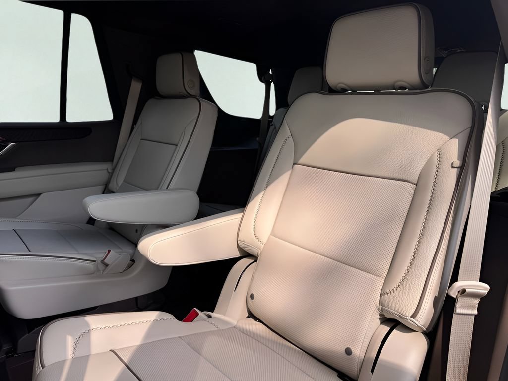 New 2026 GMC Yukon Denali w/ Denali Reserve Package AWD/4WD image 16