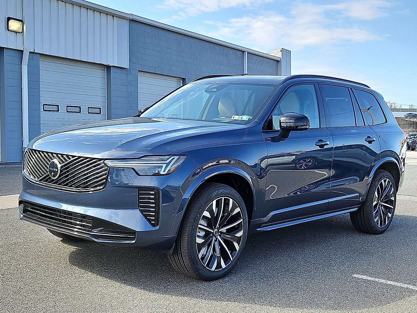 New 2026 Volvo XC90 B6 Ultra w/ Protection Package Premier AWD/4WD image 3