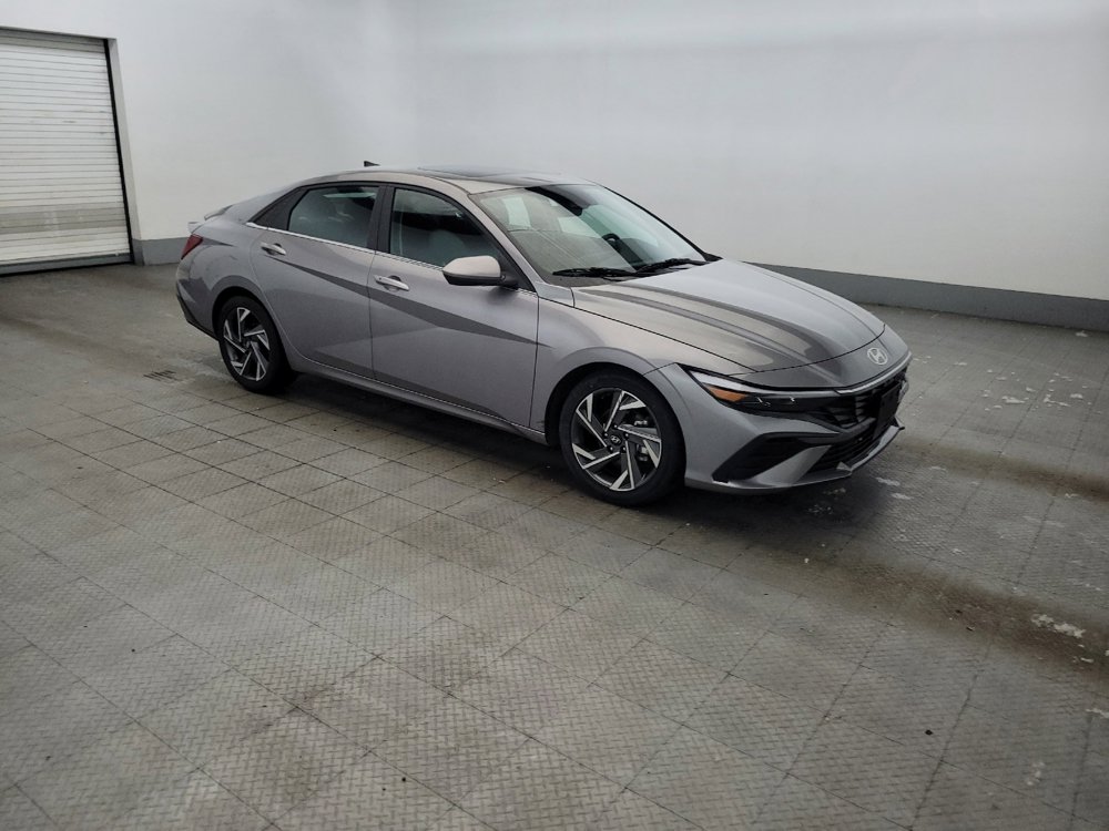 Used 2025 Hyundai Elantra SEL FWD image 11
