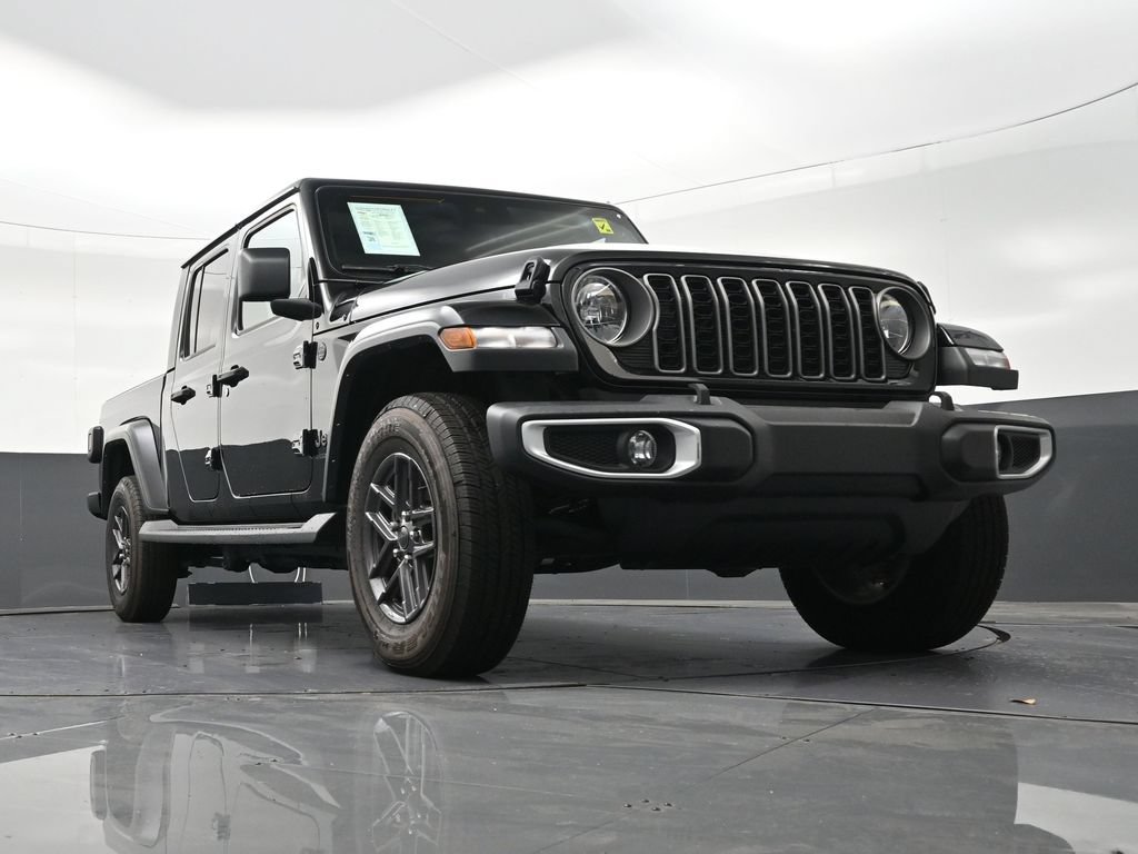 Used 2025 Jeep Gladiator Sport AWD/4WD image 28