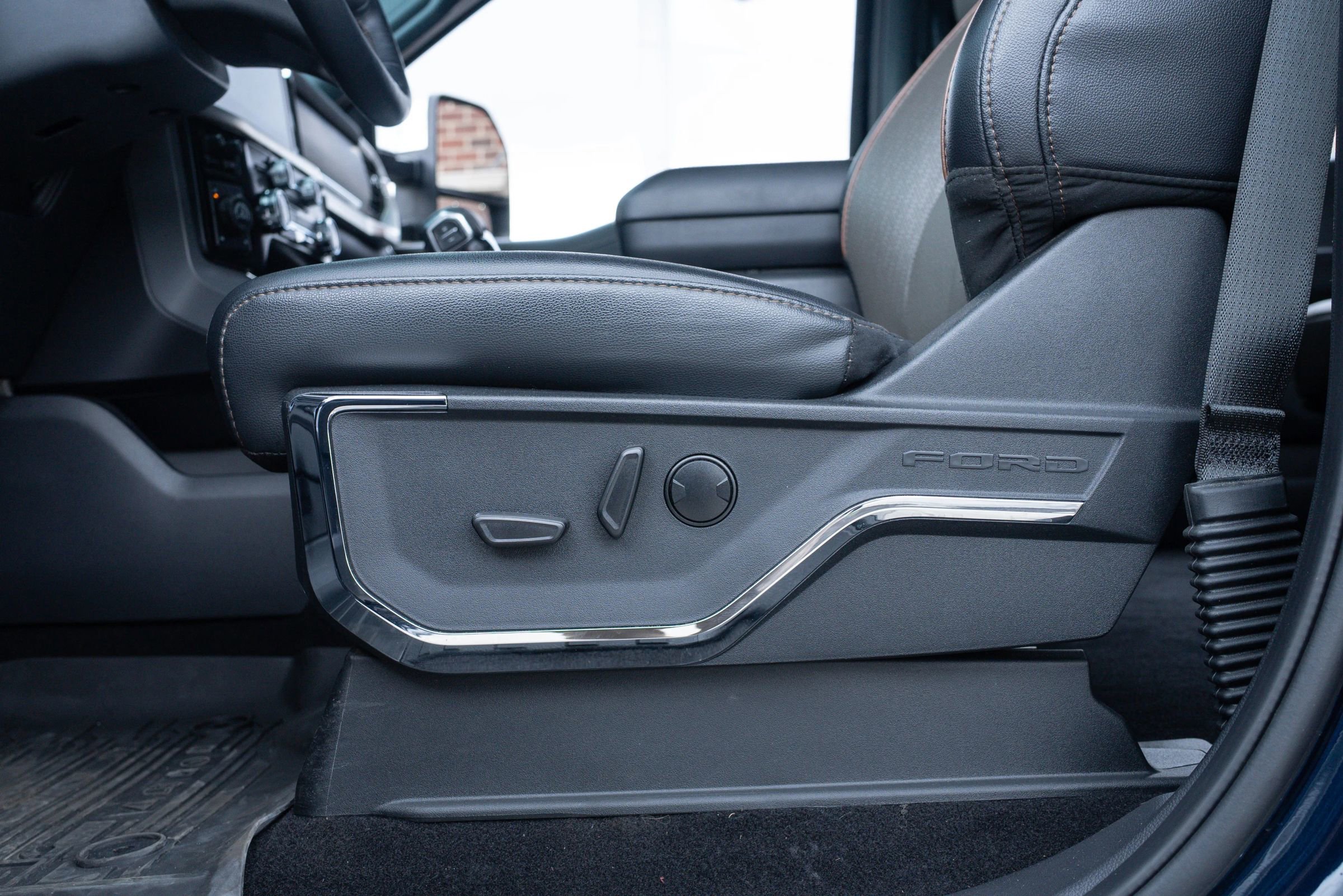 Used 2024 Ford F150 Lariat w/ Bed Utility Package image 22