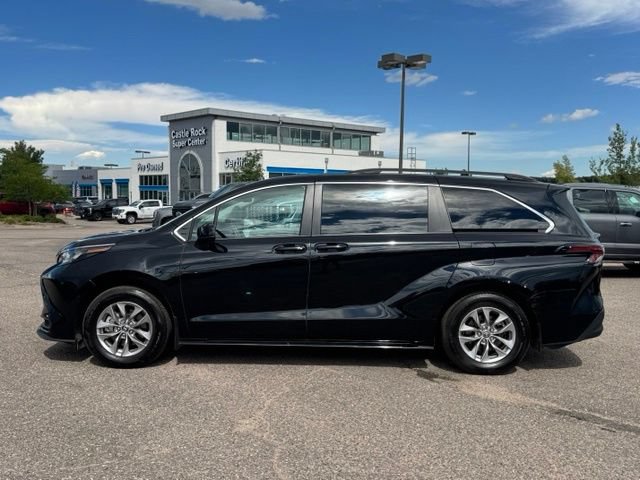 Used 2026 Toyota Sienna LE AWD/4WD image 2