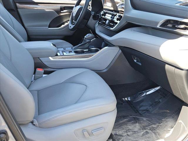 Used 2021 Toyota Highlander Platinum FWD image 29