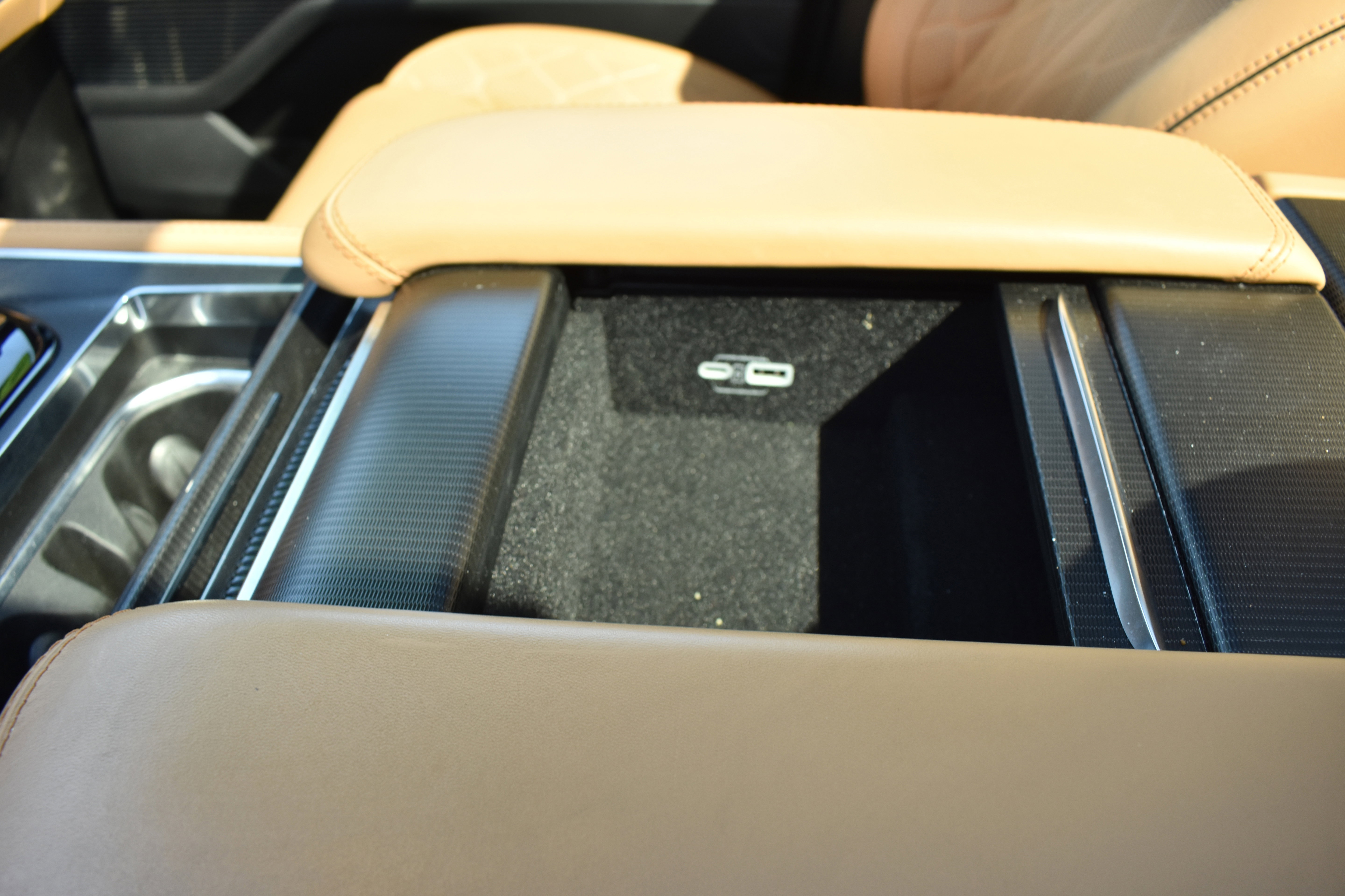 Used 2024 Jeep Grand Wagoneer L Series III w/ Rear Seat Video Group 1 AWD/4WD image 23