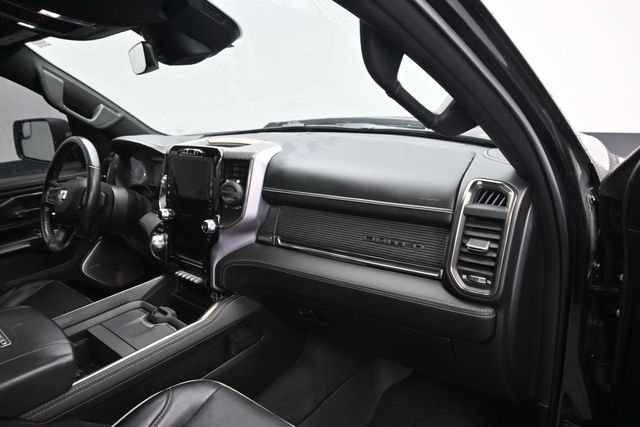 Used 2020 RAM 1500 Limited w/ Black Appearance Package AWD/4WD image 8