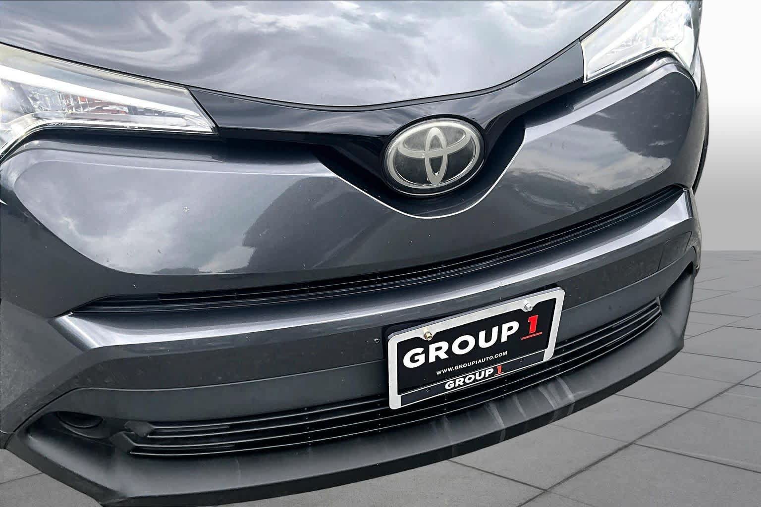 Used 2018 Toyota C-HR XLE FWD image 29