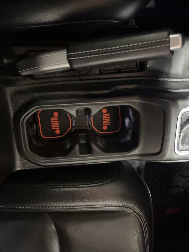 Used 2019 Jeep Wrangler Unlimited Sahara w/ Dual Top Group AWD/4WD image 24