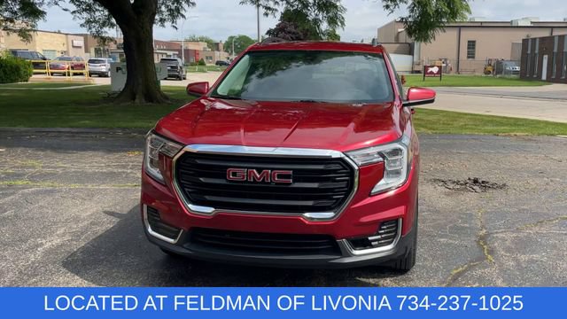 Certified 2024 GMC Terrain SLE w/ Driver Convenience Package FWD image 3