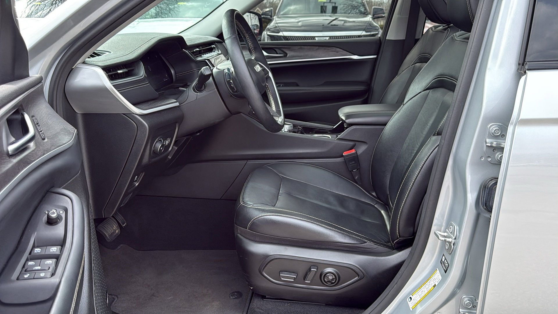 Used 2022 Jeep Grand Cherokee Limited image 8