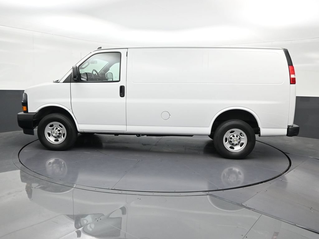 Used 2022 Chevrolet Express 2500 w/ Driver Convenience Package RWD image 2