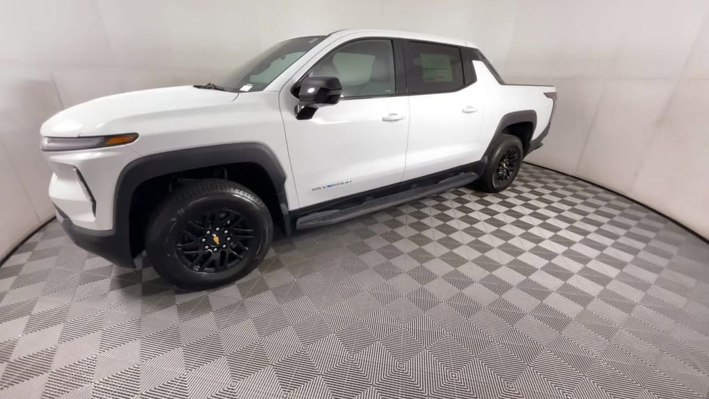 New 2025 Chevrolet Silverado EV LT image 6