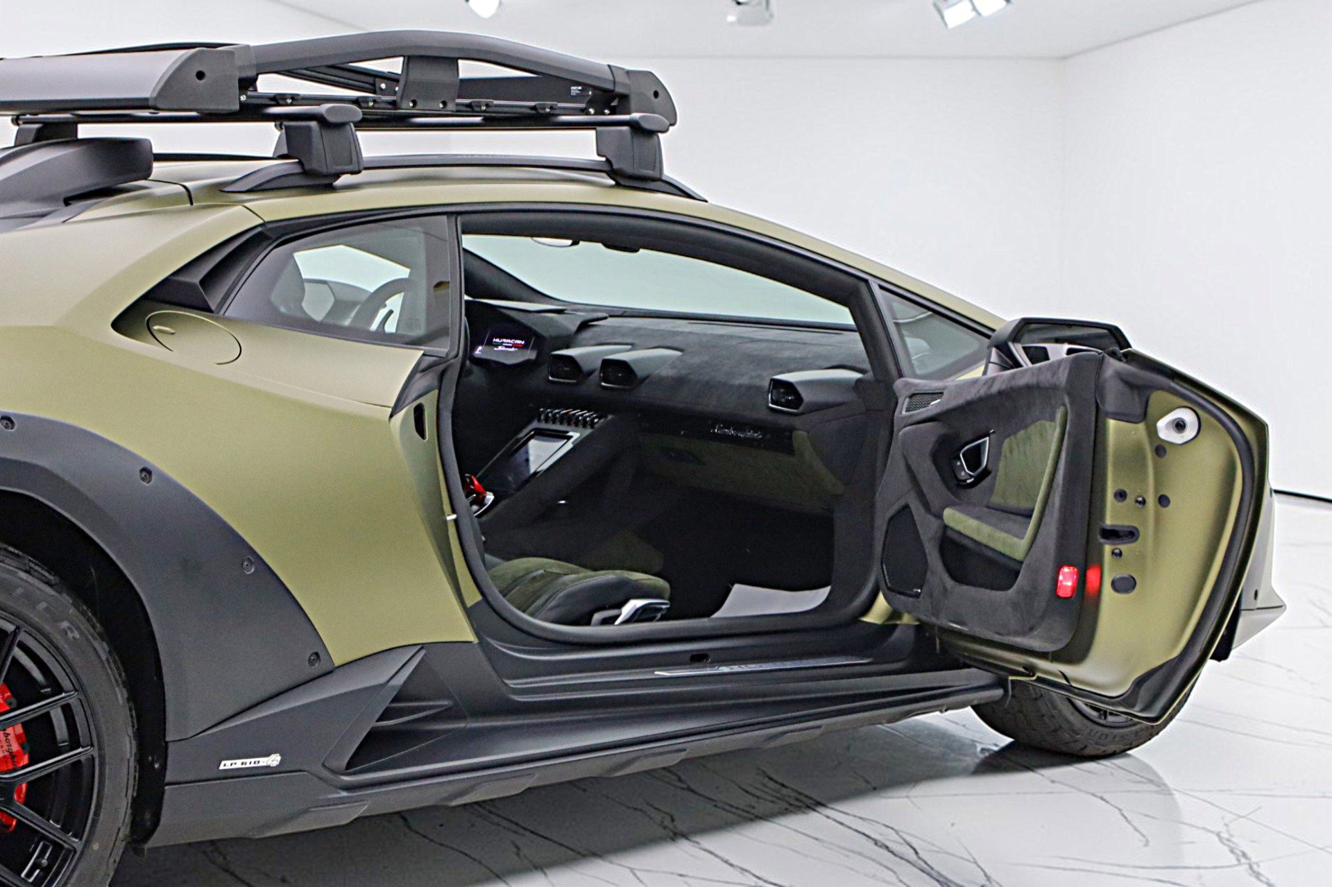 Used 2023 Lamborghini Huracan Sterrato image 11