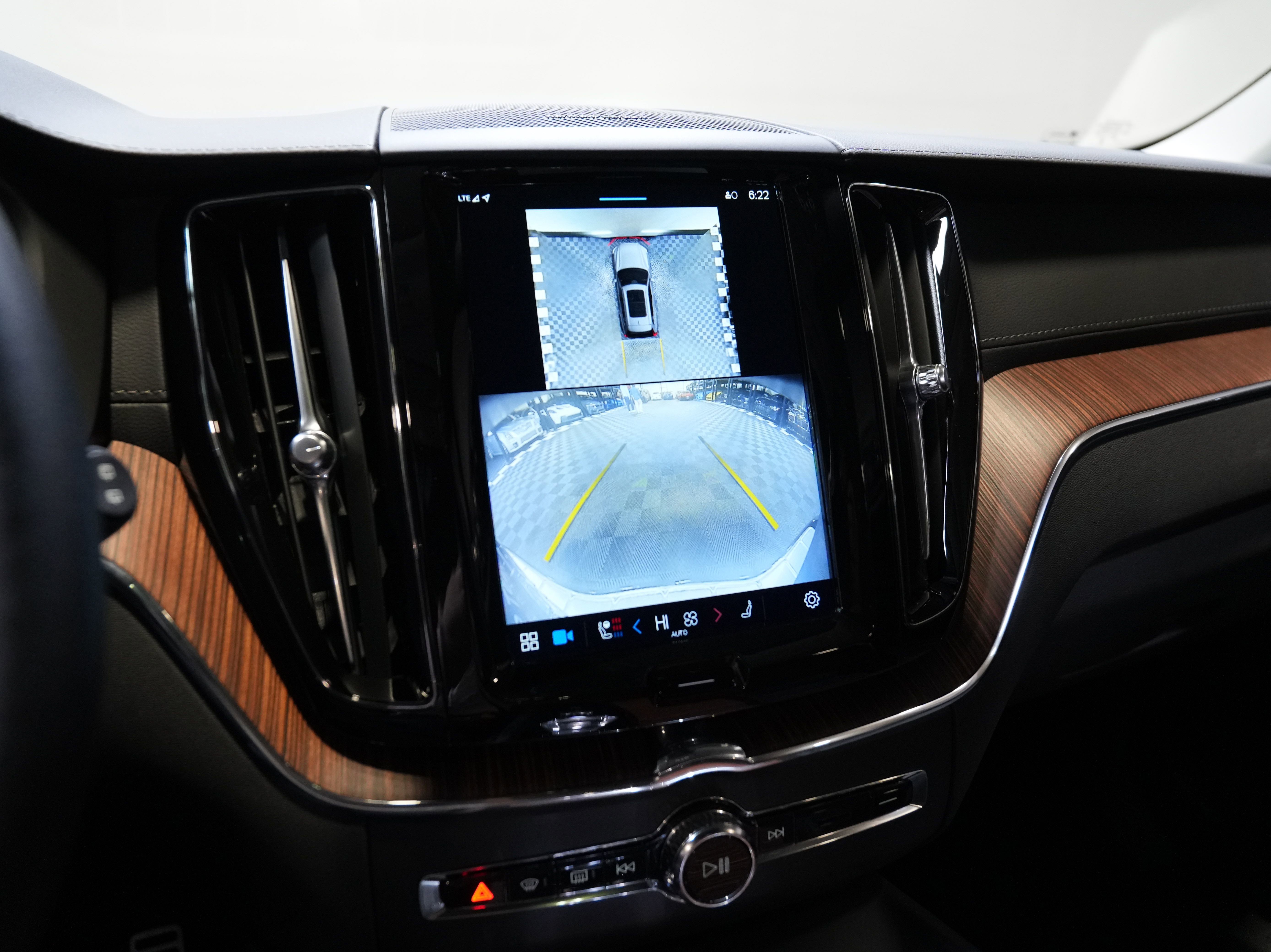 Used 2024 Volvo XC60 B5 Ultimate w/ Protection Package Premier image 44