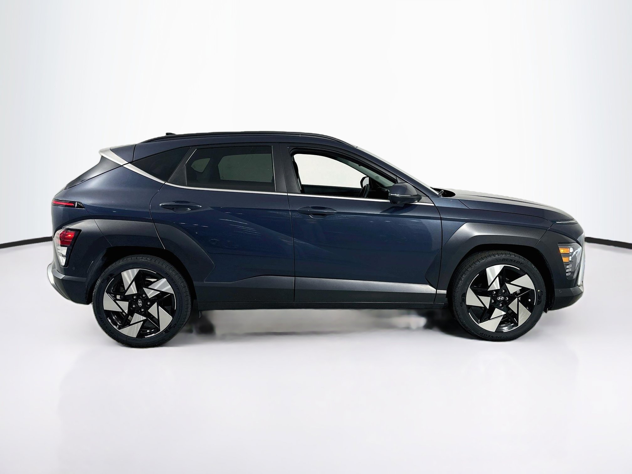 Used 2024 Hyundai Kona Limited FWD image 4