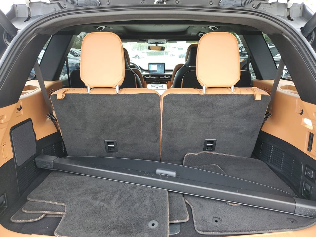 Certified 2023 Lincoln Aviator Black Label Grand Touring w/ Class IV Trailer Tow Package AWD/4WD image 7