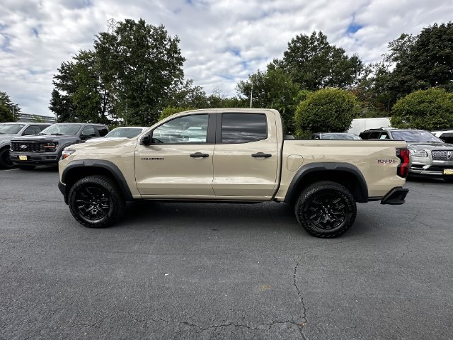 Used 2024 Chevrolet Colorado Trail Boss w/ Technology Package AWD/4WD image 8