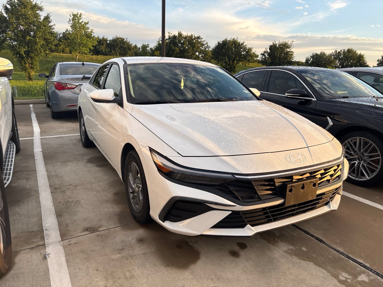 Certified 2024 Hyundai Elantra SE FWD image 3