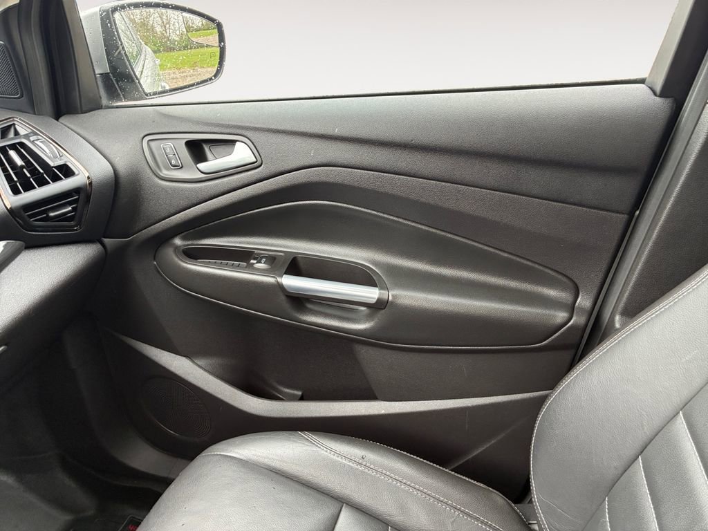 Used 2015 Ford Escape Titanium image 29