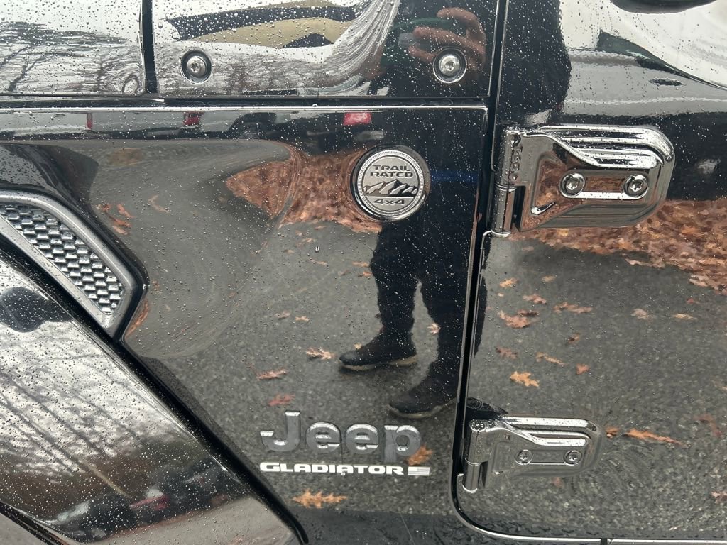 Used 2023 Jeep Gladiator Overland image 11