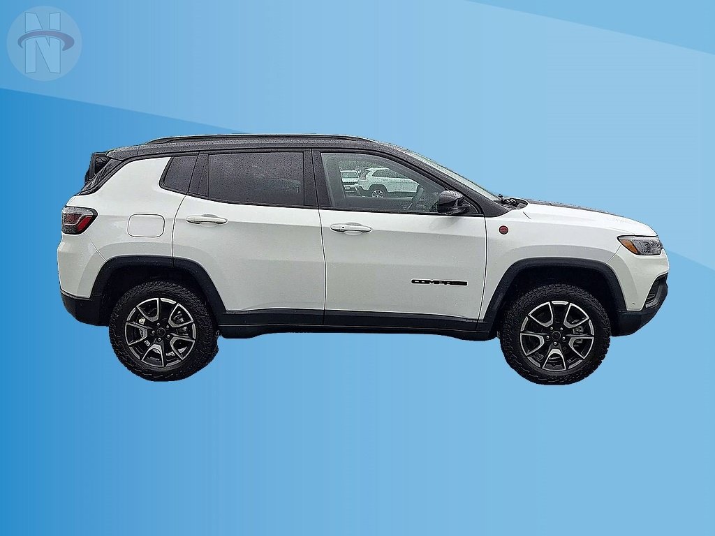Used 2025 Jeep Compass Trailhawk w/ Trailhawk Elite Group AWD/4WD image 9