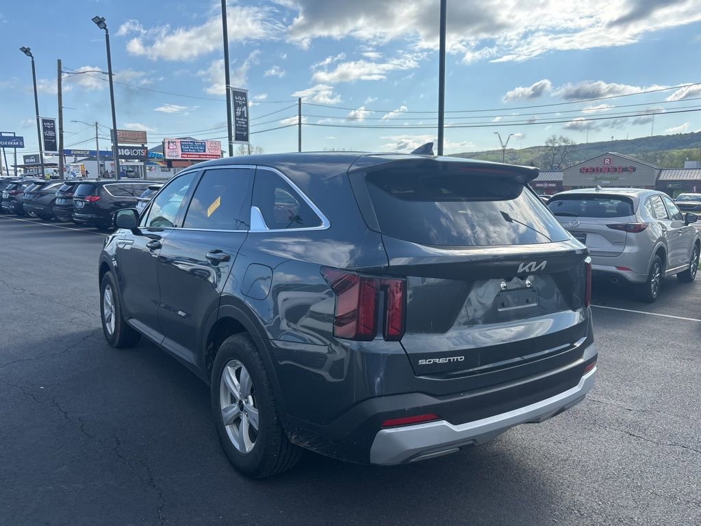 Used 2024 Kia Sorento LX image 5