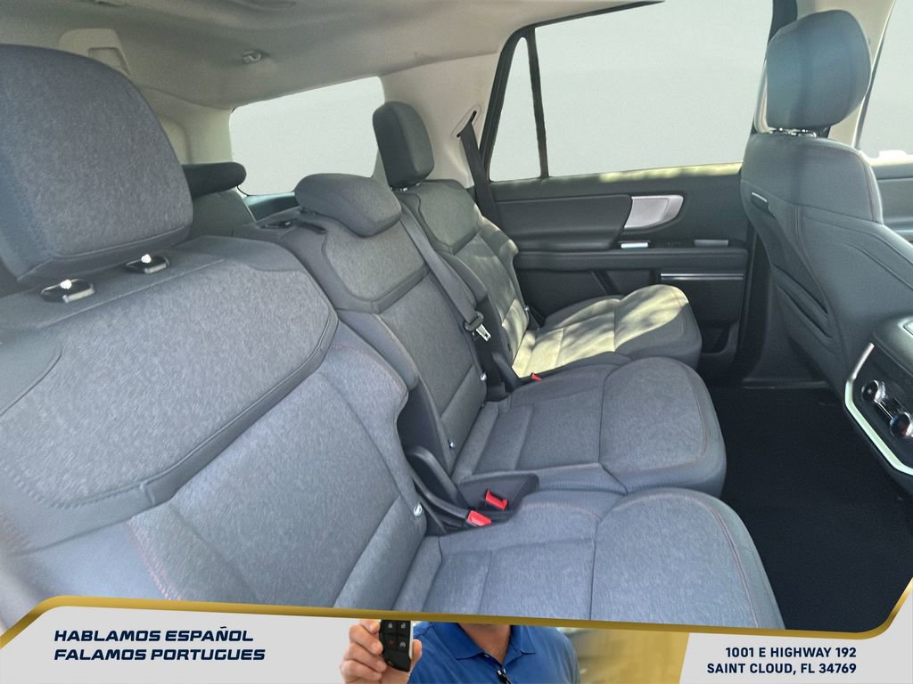 Used 2025 Ford Expedition Active image 32