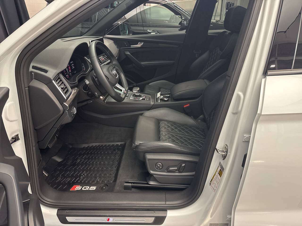 Used 2020 Audi SQ5 Premium Plus w/ Premium Plus Package AWD/4WD image 11