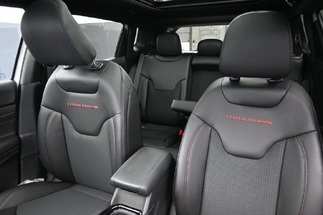 New 2026 Jeep Compass Trailhawk w/ Sun, Sound & Navigation Group AWD/4WD image 13
