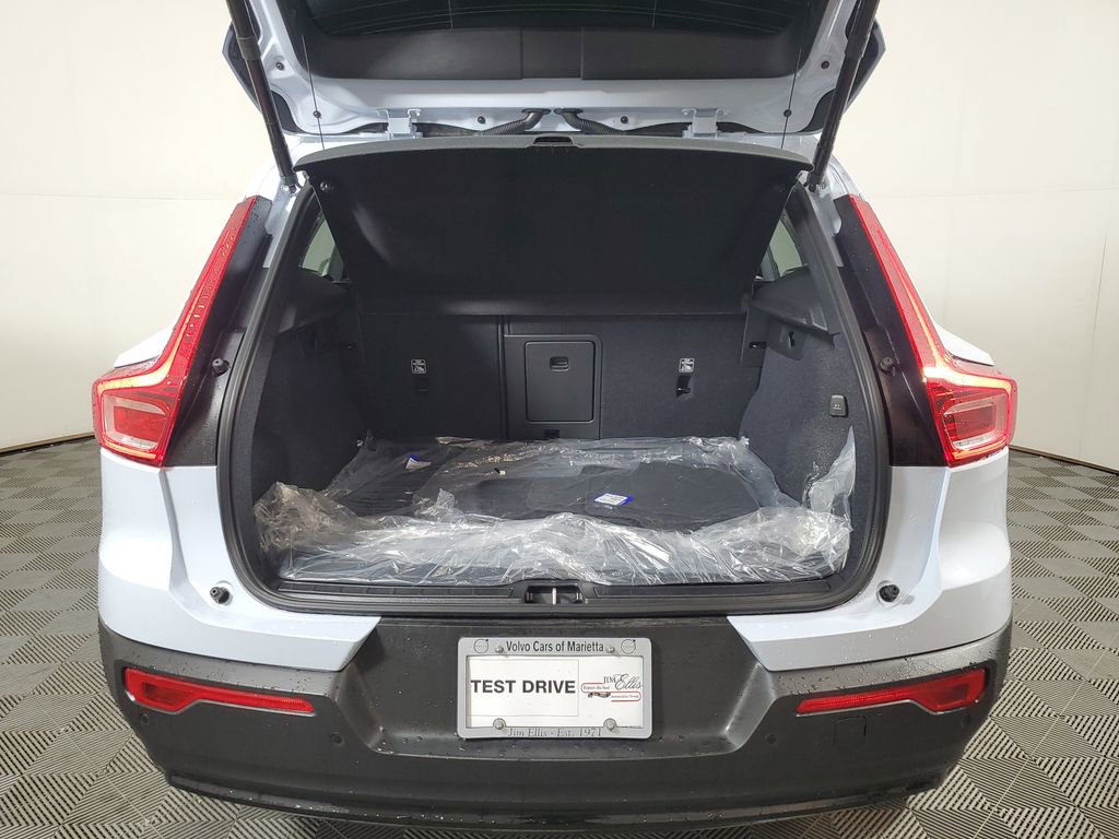 Certified 2026 Volvo XC40 B5 Plus w/ Protection Package Premier image 11