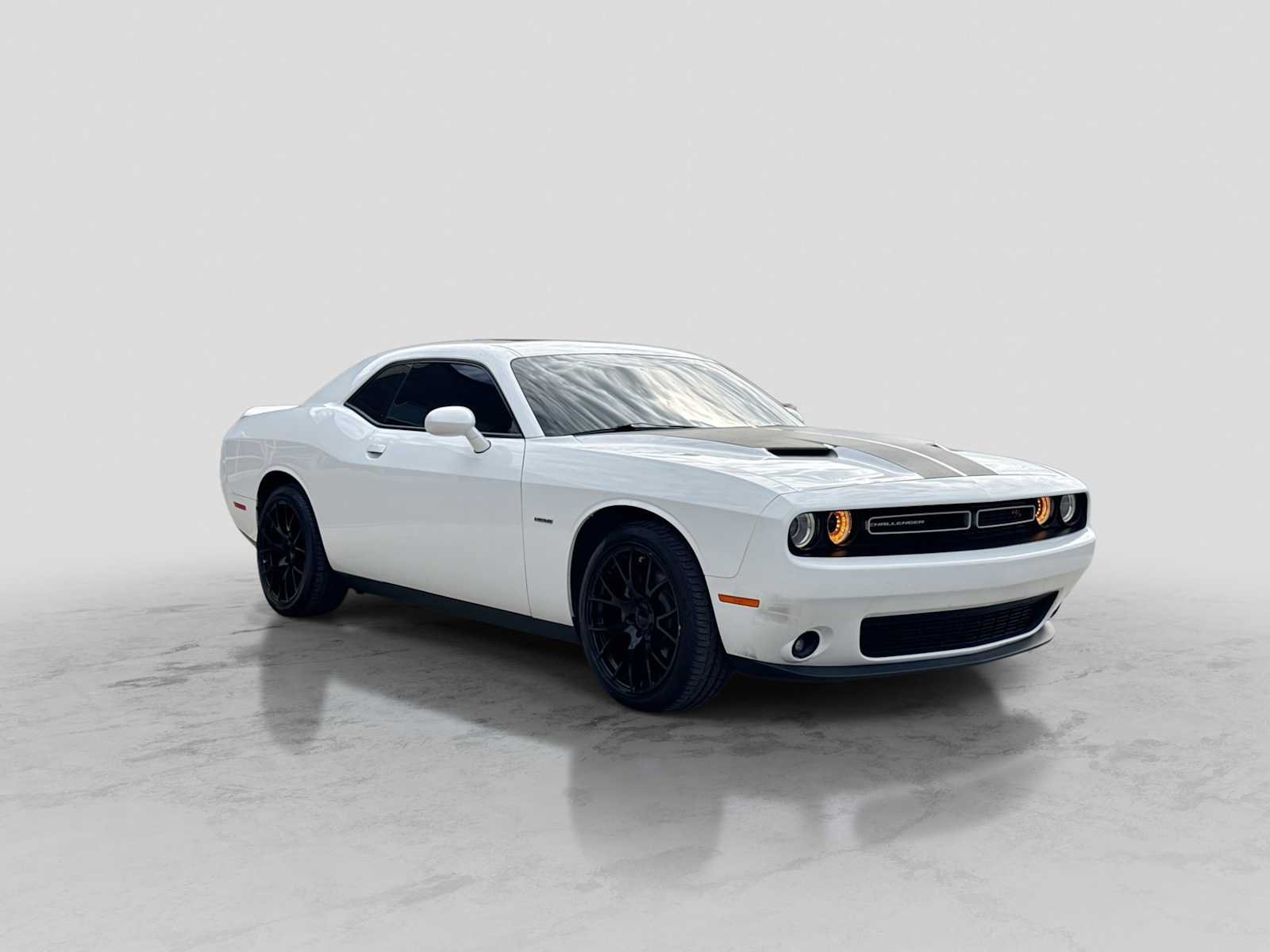 Used 2018 Dodge Challenger R/T RWD image 8