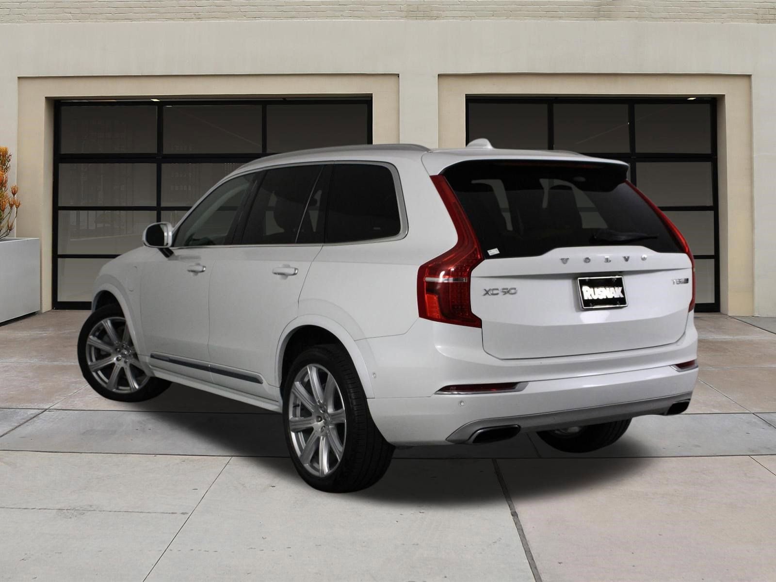 Used 2016 Volvo XC90 T8 Inscription w/ Vision Package AWD/4WD image 2
