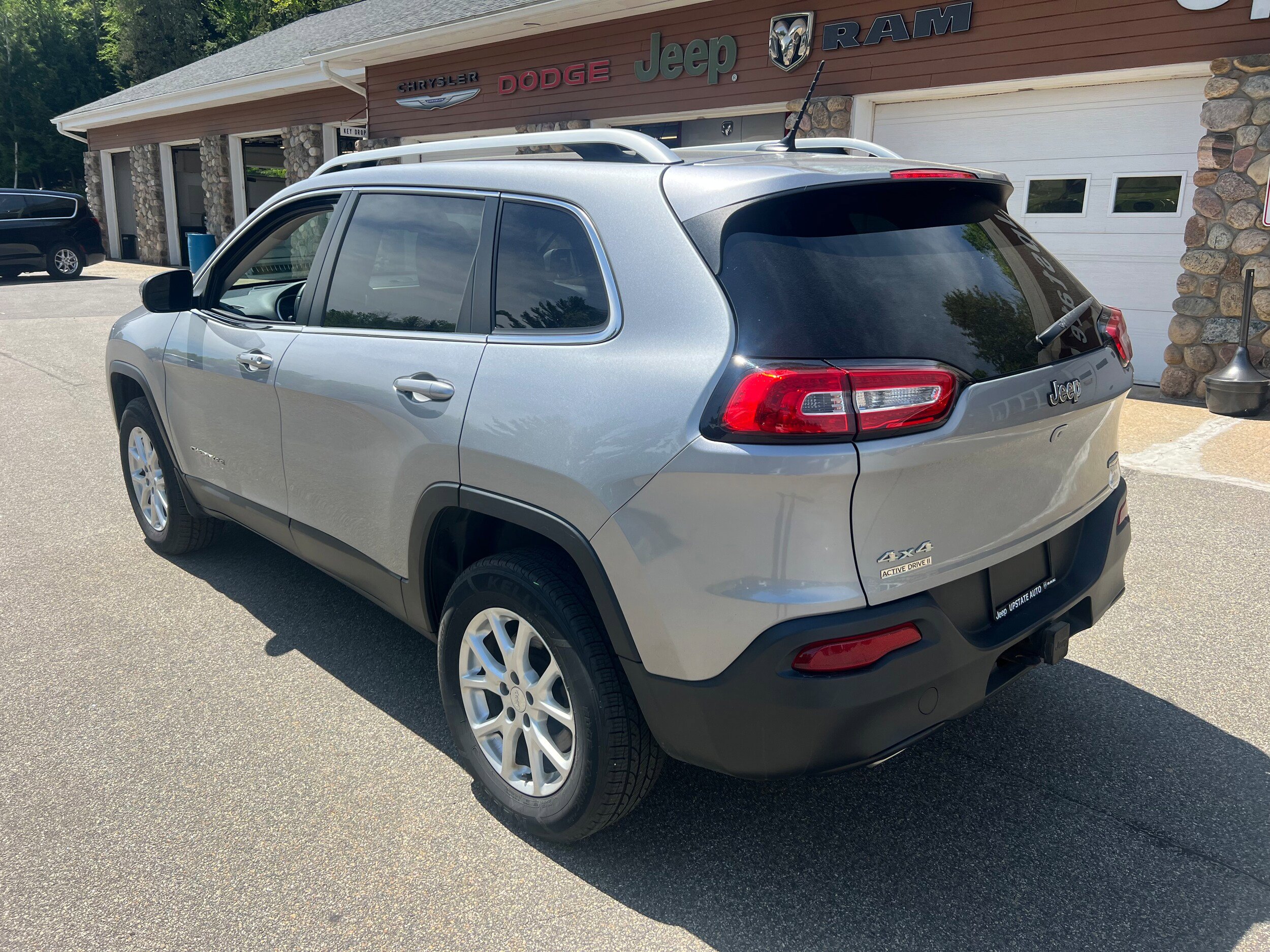 Used 2014 Jeep Cherokee Latitude w/ Comfort/Convenience Group AWD/4WD image 7