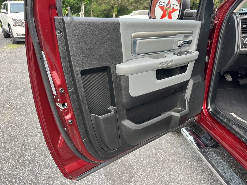 Used 2017 RAM 1500 Express AWD/4WD image 26